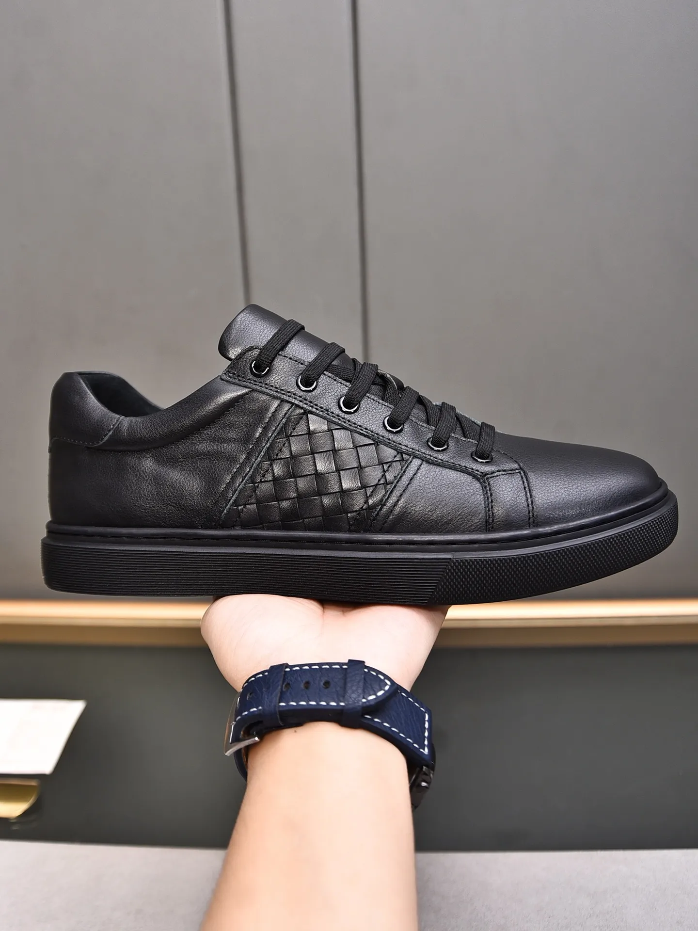 Men's shoes 💰480 [Lace-up series] BOTTEG* VENET* - high-end boutique Size: 38-44 (45 customized) BV new product, first-layer cowhide artificially woven classic style and contemporary fashion temperament harmoniously blend, rubber soles are light and flexible, water-dyed cowhide pads! [Taobao, Tmall, and live streaming are the first choices]